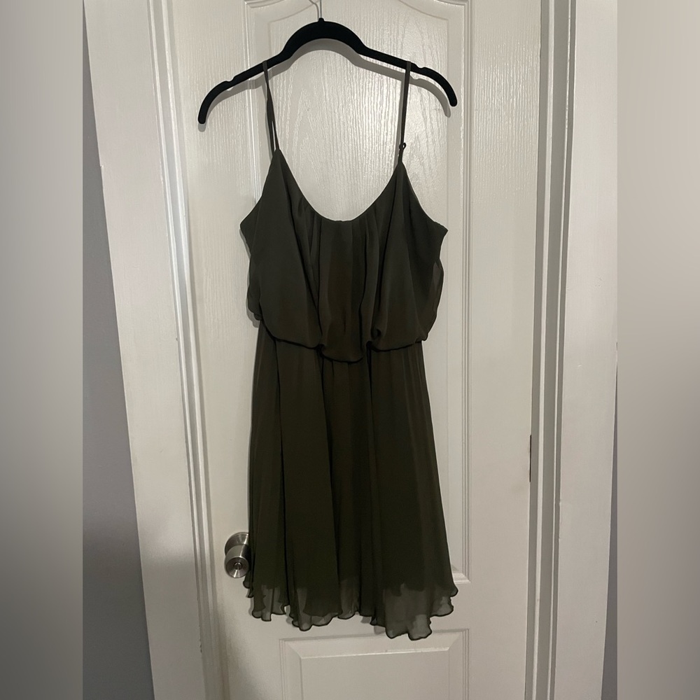 Bisou Bisou size 10 army green pleated sleeveless dress
